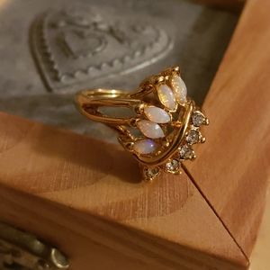 Gorgeous Vintage Gold and Mother of Pearl Ring